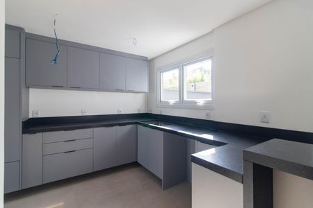 Casa de condomínio para alugar com 330m², 3 quartos e 4 vagas Casa de condomínio para alugar com 330m², 3 quartos e 4 vagasCozinha e Área de Serviço