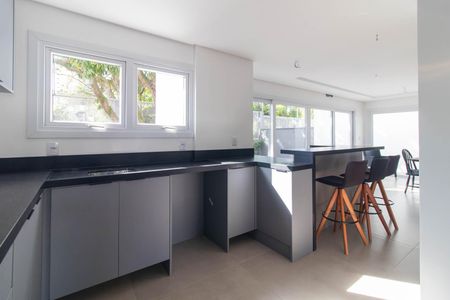 Casa de condomínio para alugar com 330m², 3 quartos e 4 vagas Casa de condomínio para alugar com 330m², 3 quartos e 4 vagasCozinha e Área de Serviço