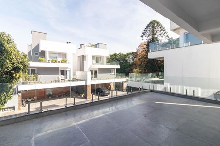 Casa de condomínio para alugar com 330m², 3 quartos e 4 vagas Casa de condomínio para alugar com 330m², 3 quartos e 4 vagasVaranda do Quarto 3