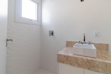 Casa de condomínio para alugar com 330m², 3 quartos e 4 vagas Casa de condomínio para alugar com 330m², 3 quartos e 4 vagasBanheiro do Quarto 2