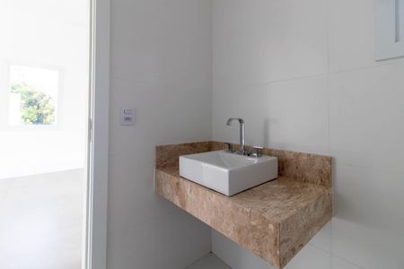 Casa de condomínio para alugar com 330m², 3 quartos e 4 vagas Casa de condomínio para alugar com 330m², 3 quartos e 4 vagasBanheiro da Sala 2