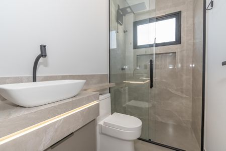 Casa de condomínio à venda com 141m², 3 quartos e 3 vagas Casa de condomínio à venda com 141m², 3 quartos e 3 vagasBanheiro da Suíte
