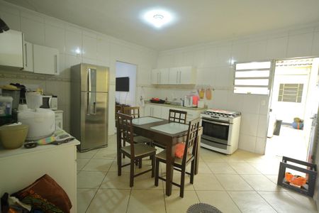 Casa para alugar com 274m², 2 quartos e 3 vagasCozinha 