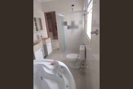 Casa para alugar com 270m², 5 quartos e 3 vagasBanheiro 