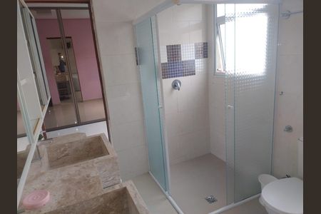Casa para alugar com 270m², 5 quartos e 3 vagasBanheiro 