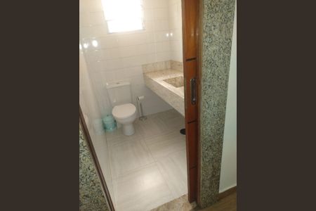 Casa para alugar com 270m², 5 quartos e 3 vagasBanheiro 