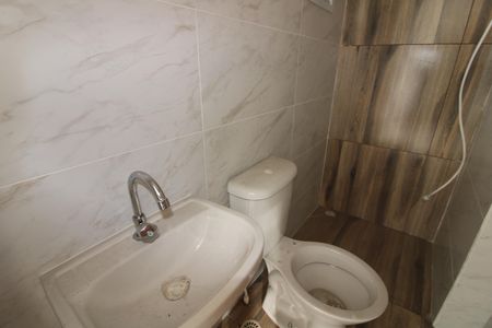 Banheiro de apartamento para alugar com 1 quarto, 30m² em Cidade Antônio Estêvão de Carvalho, São Paulo