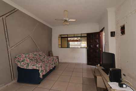 Casa para alugar com 135m², 2 quartos e 2 vagasSala