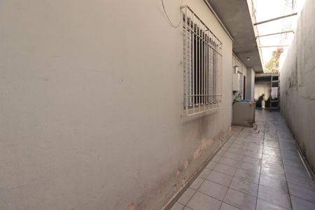 Casa para alugar com 135m², 2 quartos e 2 vagasCorredor externo