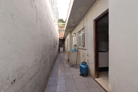 Casa para alugar com 135m², 2 quartos e 2 vagasCorredor externo