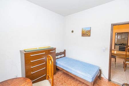 Casa à venda com 365m², 5 quartos e 4 vagas Casa à venda com 365m², 5 quartos e 4 vagasQuarto 1