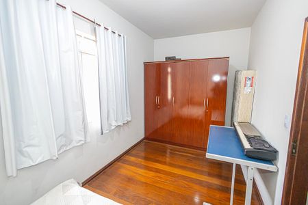 Casa à venda com 365m², 5 quartos e 4 vagas Casa à venda com 365m², 5 quartos e 4 vagasQuarto 4