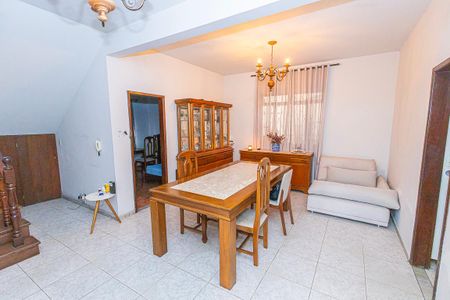 Casa à venda com 365m², 5 quartos e 4 vagas Casa à venda com 365m², 5 quartos e 4 vagasCopa