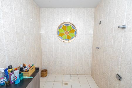 Casa à venda com 365m², 5 quartos e 4 vagas Casa à venda com 365m², 5 quartos e 4 vagasBanheiro 1