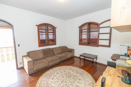 Casa à venda com 365m², 5 quartos e 4 vagas Casa à venda com 365m², 5 quartos e 4 vagasSala 2 andar