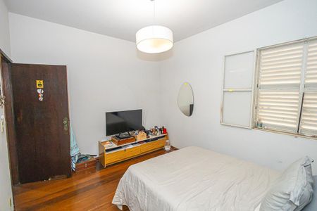 Casa à venda com 365m², 5 quartos e 4 vagas Casa à venda com 365m², 5 quartos e 4 vagasQuarto 3