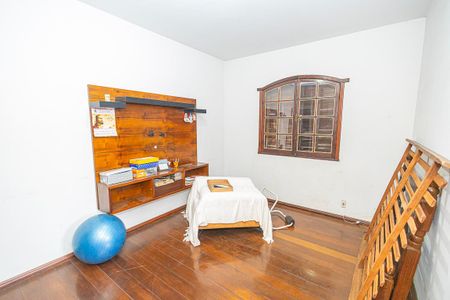 Casa à venda com 365m², 5 quartos e 4 vagas Casa à venda com 365m², 5 quartos e 4 vagasQuarto 2/ suite