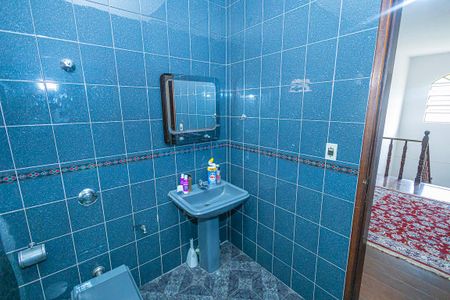 Casa à venda com 365m², 5 quartos e 4 vagas Casa à venda com 365m², 5 quartos e 4 vagasBanheiro 2