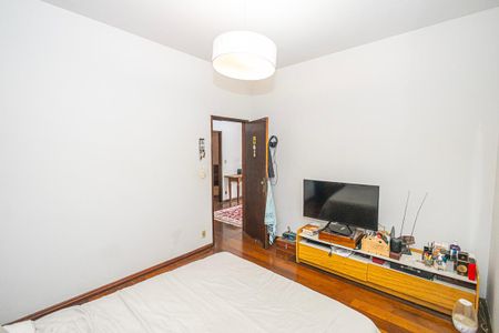 Casa à venda com 365m², 5 quartos e 4 vagas Casa à venda com 365m², 5 quartos e 4 vagasQuarto 3