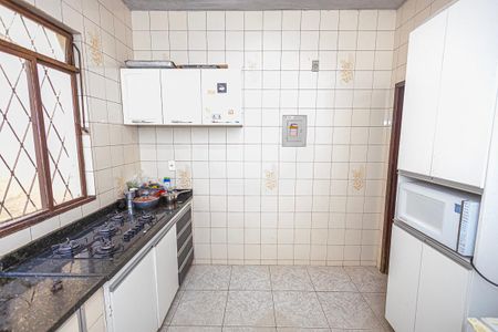 Casa à venda com 365m², 5 quartos e 4 vagas Casa à venda com 365m², 5 quartos e 4 vagasCozinha