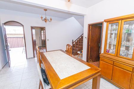 Casa à venda com 365m², 5 quartos e 4 vagas Casa à venda com 365m², 5 quartos e 4 vagasCopa