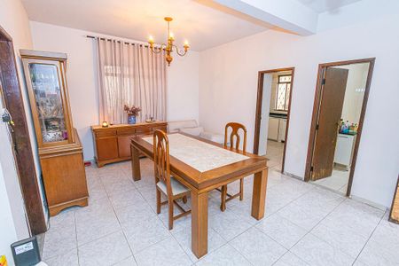 Casa à venda com 365m², 5 quartos e 4 vagas Casa à venda com 365m², 5 quartos e 4 vagasCopa