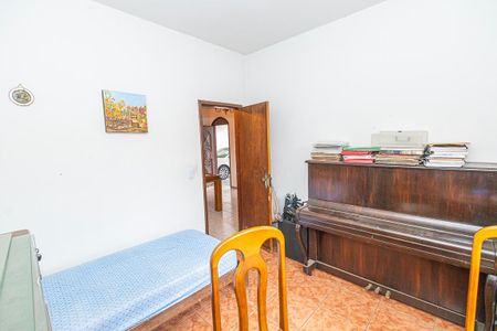 Casa à venda com 365m², 5 quartos e 4 vagas Casa à venda com 365m², 5 quartos e 4 vagasQuarto 1