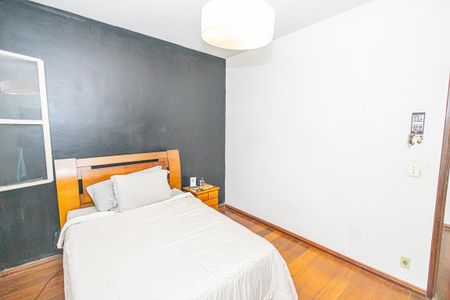 Casa à venda com 365m², 5 quartos e 4 vagas Casa à venda com 365m², 5 quartos e 4 vagasQuarto 3