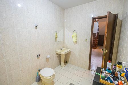Casa à venda com 365m², 5 quartos e 4 vagas Casa à venda com 365m², 5 quartos e 4 vagasBanheiro 1
