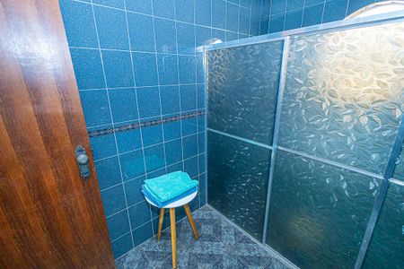 Casa à venda com 365m², 5 quartos e 4 vagas Casa à venda com 365m², 5 quartos e 4 vagasBanheiro 2