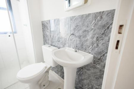 Banheiro de kitnet/studio para alugar com 1 quarto, 27m² em Areão, Taubaté