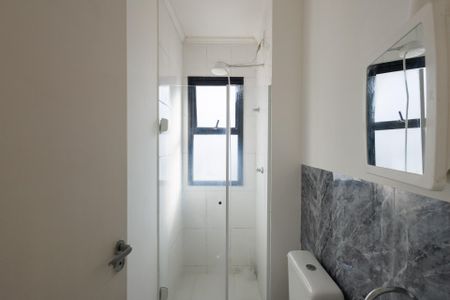 Banheiro de kitnet/studio para alugar com 1 quarto, 27m² em Areão, Taubaté
