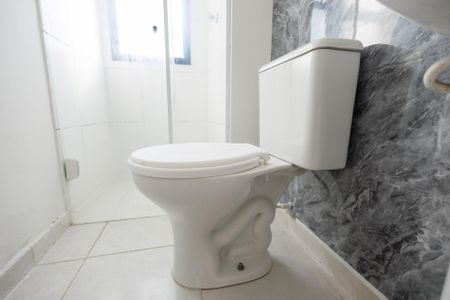 Banheiro de kitnet/studio para alugar com 1 quarto, 27m² em Areão, Taubaté