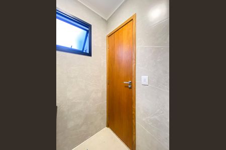 Casa de condomínio à venda com 65m², 2 quartos e 1 vaga Casa de condomínio à venda com 65m², 2 quartos e 1 vagaBanheiro da Suíte 1