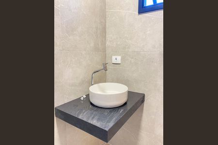 Casa de condomínio à venda com 65m², 2 quartos e 1 vaga Casa de condomínio à venda com 65m², 2 quartos e 1 vagaBanheiro da Suíte 1
