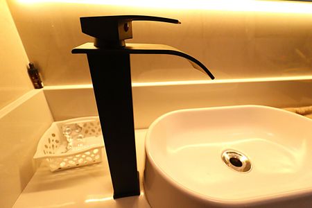 Casa de condomínio para alugar com 196m², 2 quartos e 2 vagasBanheiro Social 