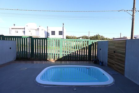 Casa de condomínio para alugar com 196m², 2 quartos e 2 vagasQuintal e Piscina