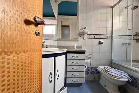 Apartamento à venda com 170m², 3 quartos e 1 vaga Apartamento à venda com 170m², 3 quartos e 1 vagaBanheiro da suíte