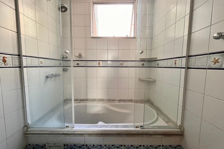 Apartamento à venda com 170m², 3 quartos e 1 vaga Apartamento à venda com 170m², 3 quartos e 1 vagaBanheiro da suíte