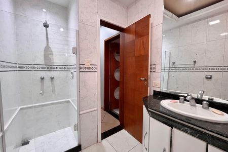 Apartamento à venda com 170m², 3 quartos e 1 vaga Apartamento à venda com 170m², 3 quartos e 1 vagaBanheiro