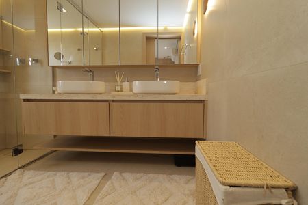 Apartamento à venda com 400m², 4 quartos e 5 vagasBanheiro da Suíte Master