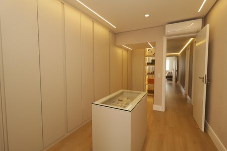 Apartamento à venda com 400m², 4 quartos e 5 vagasCloset da Suíte Master