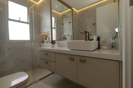 Apartamento à venda com 400m², 4 quartos e 5 vagasBanheiro da Suíte 1