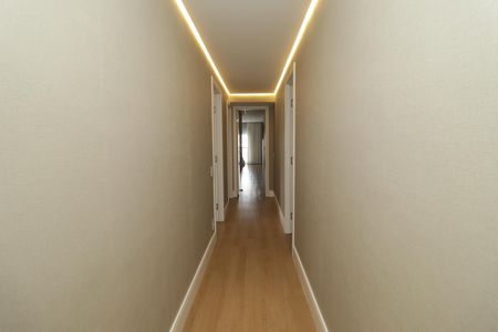 Apartamento à venda com 400m², 4 quartos e 5 vagasCorredor de acesso