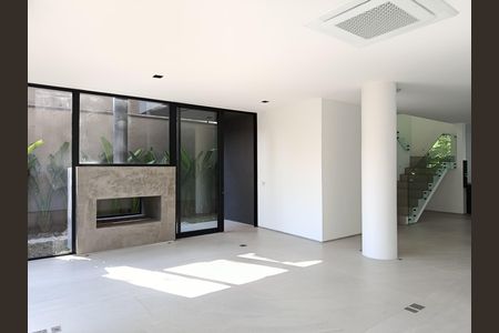 Casa à venda com 262m², 3 quartos e 2 vagasSala