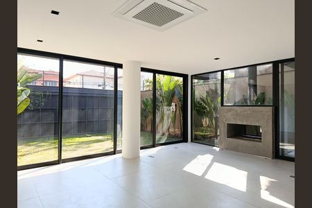 Casa à venda com 262m², 3 quartos e 2 vagasSala