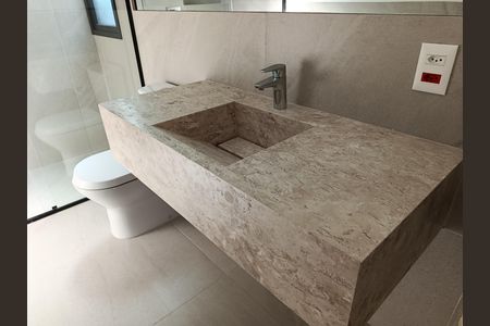 Casa à venda com 262m², 3 quartos e 2 vagasBanheiro da Suíte 1