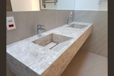 Casa à venda com 262m², 3 quartos e 2 vagasBanheiro da Suíte 3