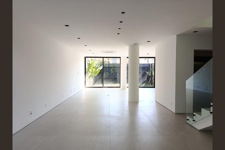 Casa à venda com 262m², 3 quartos e 2 vagasSala