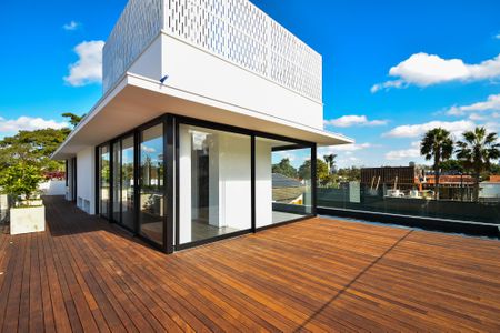 Casa à venda com 518m², 4 quartos e 4 vagas Casa à venda com 518m², 4 quartos e 4 vagasdeck varanda casa